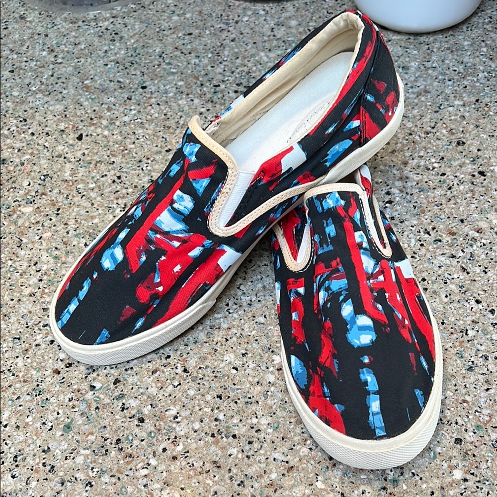 Bucket feet men's size 10 canvas loafers